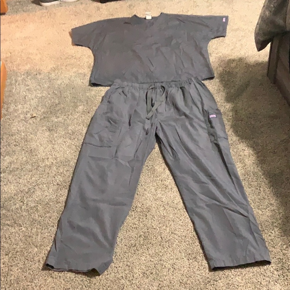 Extra large men’s gray scrubs